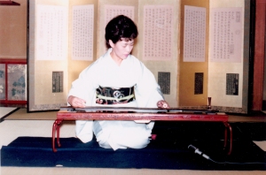 Yamada-sensei playing ichigenkin